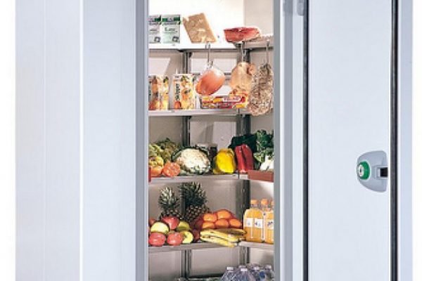 cella frigorifera con cibo